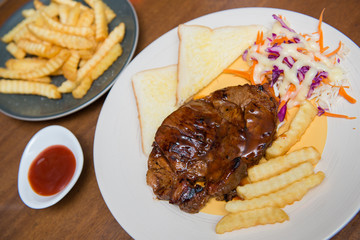 beefsteak with french fries and bread