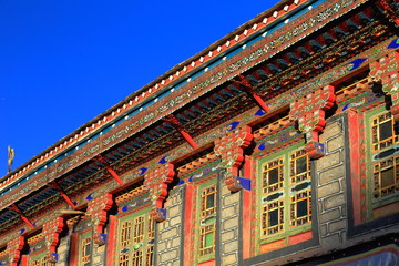 Fototapeta premium Profusely decorated manycolored roof eaves. Gyantse-Tibet. 1593