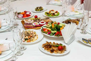 Dishes on the banquet table