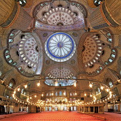 Fototapeta na wymiar Interior of the Sultan Ahmed Mosque in Istanbul, Turkey