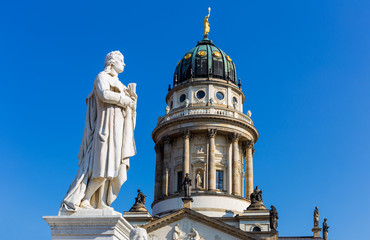 Schillerstatue vor dem Französischen Dom auf dem Gendarmenmarkt, Berlin