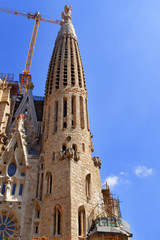 Fototapeta na wymiar Tower of the Sagrada Familia Cathedral in Barcelona