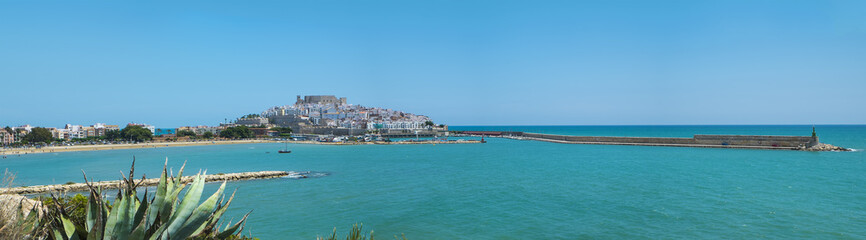 Obraz premium Turismo y entretenimiento de vacaciones y playa en Peñíscola