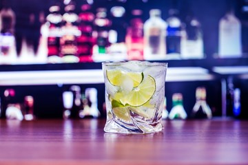 Cocktail, caipirinha, gin.