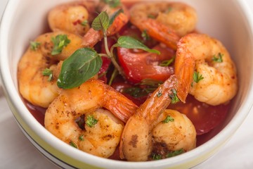 Pil, prawn, chili.