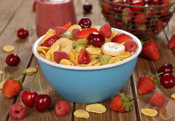 Corn flakes with berries