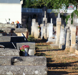 Fototapeta na wymiar cimetière concession tombe mort
