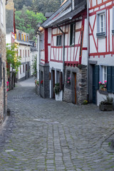 Fototapeta premium Gasse in Monreal/ Eifel