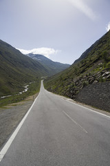 Naklejka premium Straße Richtung Timmelsjoch