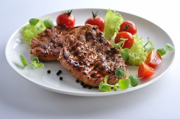 cutlet, meat with lettuce and tomatoes