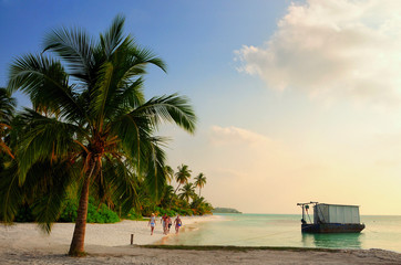 Obraz premium Sunset on Maldives island