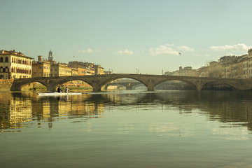 Obraz premium Kayaking on the Arno's river in Florenze