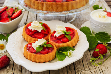 Strawberry - the delights of strawberries, tart and cake