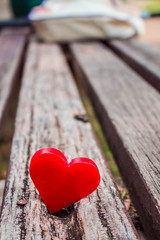 Fototapeta premium lonely hearts on wood.