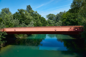 Kleine Brücke über den Rheinseitenkanal