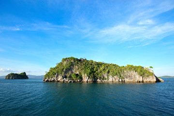 Obraz premium a hut on tropical birds nest island