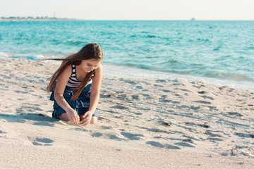 Fototapeta na wymiar 10-years old girl on the beach