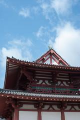 Naklejka premium Temple and sky, Osaka, Japan