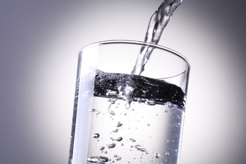 水を注ぐ