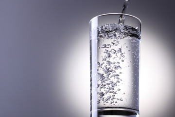 水を注ぐ
