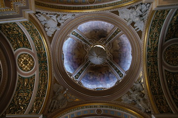 Fototapeta na wymiar intérieur de l'église paroissiale Notre-Dame-des-Victoires de Naxxar