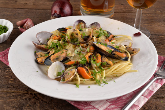 Spaghetti with clams mussels and clams