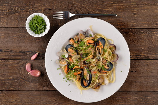 Spaghetti with clams mussels and clams