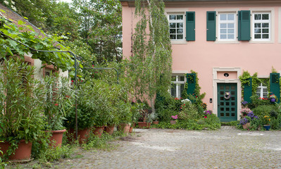 idyllic detail of Oppenheim