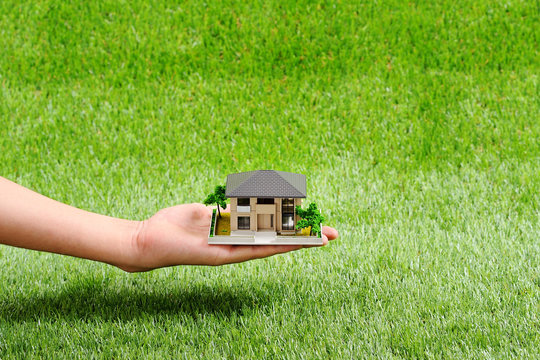 芝生と住宅のイメージ