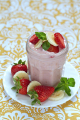 Overnight oatmeal smoothie with strawberry and banana