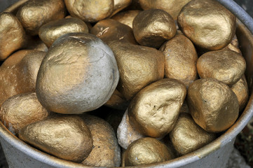 Goldene Steine