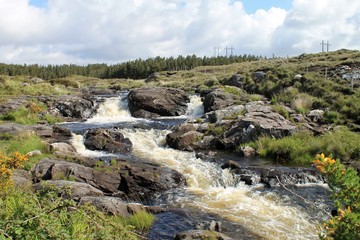 Flusslandschaft in der Nähe von Galway in Irland.