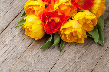 Obraz na płótnie Canvas Colorful tulips over wooden table