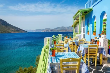 Abwaschbare Fototapete Zypern Typisch griechisches Restaurant auf dem Balkon, Griechenland