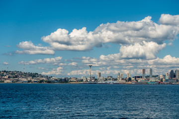 Naklejka premium Sunny Seattle Skyline 2