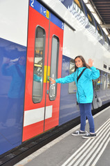 Mädchen am Bahnhof