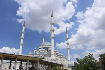 cami ve bulutlar