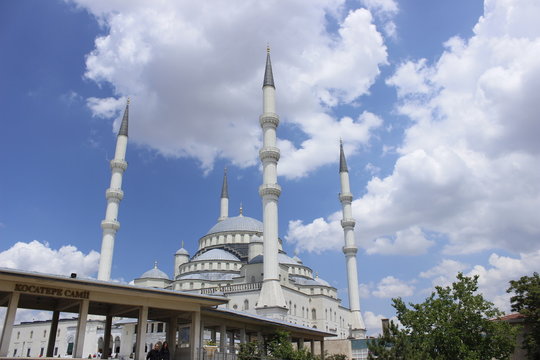 cami ve bulutlar