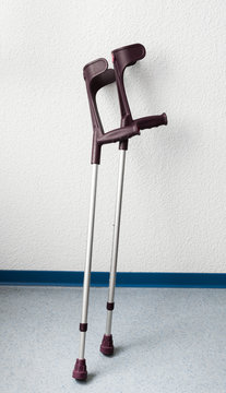 Gehilfen f&uuml;r verletzte Patienten nach einer Operation