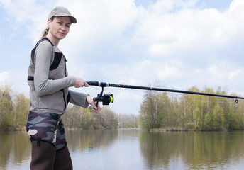 Obraz premium woman fishing in pond