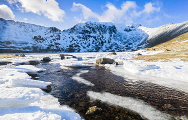 Obraz premium Frozen river, Lake District, UK.