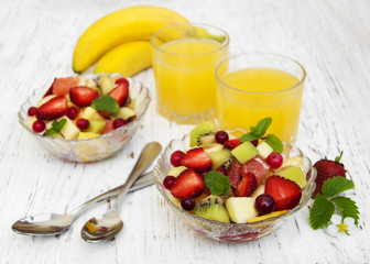 Salad with fresh fruits