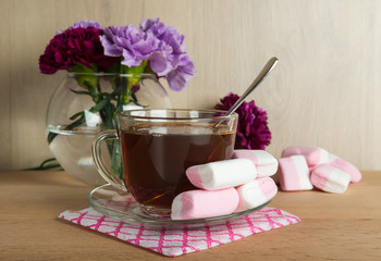 Obraz na płótnie Canvas tea and marshmallows white and pink