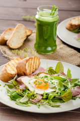 Light summer salad, herby smoothie