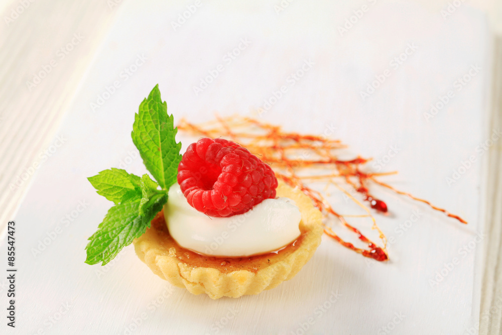 Poster creme brulee tartlet