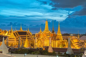 Foto op Canvas Wat Phra Kaew, Temple of the Emerald Buddha,Grand palace at twil © ake1150