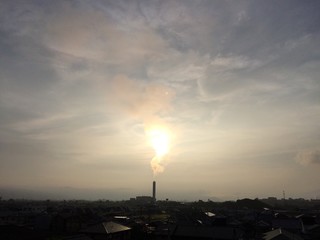 煙突から太陽