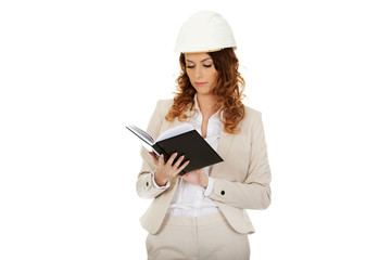 Engineer woman reading a note.