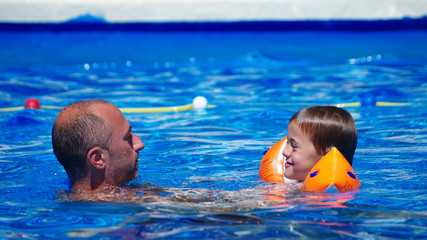 loisirs - piscine en famille