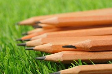 鉛筆と緑のバック